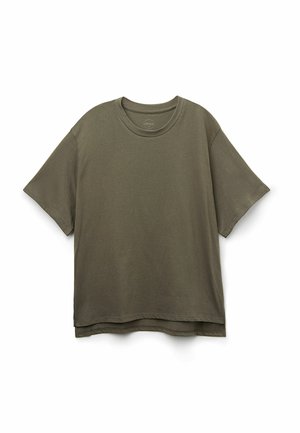 Olive green, oversize bawełniana koszulka T-shirt z krótkimi rękawami, okrągłym dekoltem i prostym wykończeniem. Miękka tekstura z minimalnymi detalami.