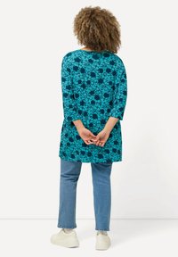 Ulla Popken FLORAL PRINT 3/4 SLEEVE A-LINE - Pitkähihainen paita - light turquoise