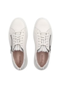 Weiße Leder-Sneaker mit Schnürdesign, seitlichem Reißverschluss, glatter Textur und kontrastierenden hellgrauen Akzenten an der Zunge.
