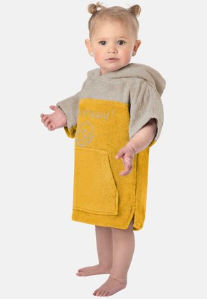 Hoodie-Handtuch aus grauem und gelbem Frottee mit gesticktem Logo, ausgestattet mit einer Vordertasche und kurzen Ärmeln, entworfen für Kinder.