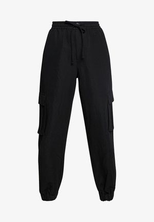 Pantalons cargo noirs en tissu léger, dotés d'une taille élastique, d'un cordon de serrage et de poches latérales. Les chevilles ajustées viennent compléter le design.