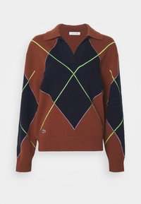 Pull marron et bleu marine avec un col, présentant un motif en losanges en vert néon et des coutures blanches. Inclut un petit logo.