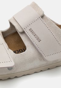 Birkenstock UJI NARROW UNISEX - Pantofole - antique white