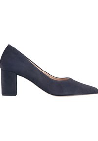 Pompe en daim bleu marine avec un embout pointu et un talon carré. Texture lisse avec un design simple et un minimum de détails.