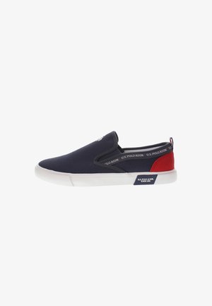 Marinefarbene Slip-On Sneakers mit roten Akzenten, aus einem Obermaterial aus Canvas, elastischen Seitenpaneelen, weißer Gummisohle und Logodetail.
