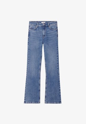 Jeans flare in denim azzurro chiaro con vita alta, cinque tasche e dettagli di cucitura visibili. Il tessuto ha una leggera texture e flessibilità.