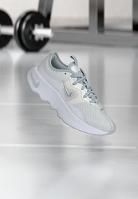 Δεν επιλέχθηκε, white/metallic silver-coloured/pure platinum-coloured