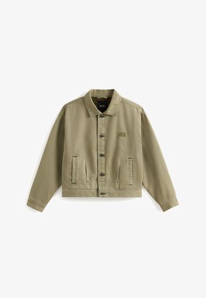 Olijfgroene jas met een kraag, sluiting met knopen aan de voorkant, twee zijzakken en geborduurd logo op de linkerborst. Katoenmix stof.