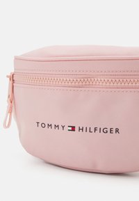 Tommy Hilfiger ESSENTIAL BUMBAG UNISEX - Bältesväska - soft rose