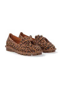 Slip-on boty s leopardím potiskem a mašlí na špičce, s jemnou koženou podšívkou a strukturální gumovou podrážkou. Celkově lehký design.