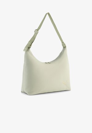 Borsa hobo in tessuto verde chiaro con una texture liscia, tracolla regolabile, forma arrotondata e un sottile accento del logo dorato.