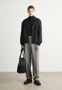 HUGO DEQUILOS - Zip-up sweatshirt - black