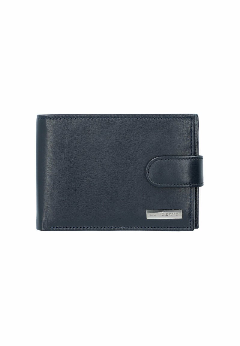Granatowy skórzany portfel w kształcie prostokąta, z zapięciem na klamrę, gładką teksturą i metalową metką marki z przodu.