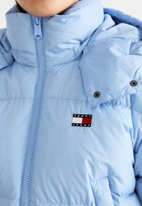 Tommy Jeans ALASKA - Dunjakke - westside blue