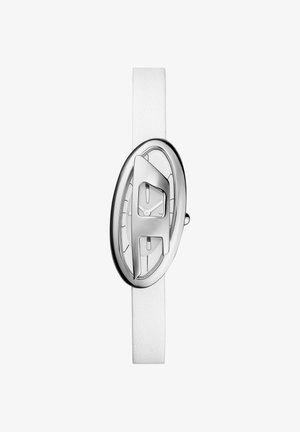 Armbanduhr mit weißem Lederarmband, ovalem silberfarbenem Gehäuse und asymmetrischem Ausschnitt-Design um ein kleines Zifferblatt.