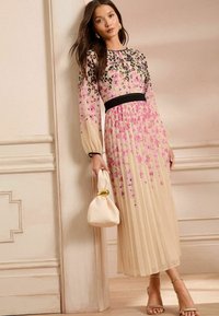 Love & Roses PETITE FIT - PRINTED CREW NECK  LONG SLEEVE. - Maksi garuma kleita - ivory animal