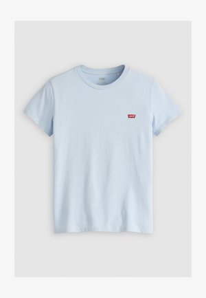 Camiseta de algodón azul claro de manga corta con cuello redondo y un pequeño logo rojo de Levi's en el pecho. Textura suave, diseño minimalista.