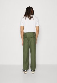 Obey Clothing BIG TIMER UTILITY PANT - Pantalon classique - khaki