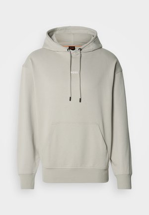 Lichtgrijze hoodie gemaakt van zachte katoen, met een voorkomend zakje, trekkoorden en een klein wit logo op de borst. Klassieke, losse pasvorm.