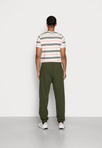 Levi's® TAB PANT - Calças de fato de treino - mossy green