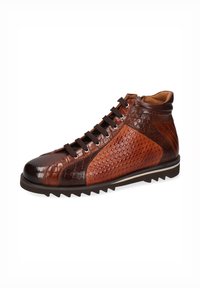 Sneakers alte marroni con una combinazione di pelle liscia e testurizzata con motivi di rettile, suola in gomma e lacci marroni.