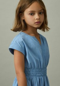 Reiss REISS LENA COTTON CAP-SLEEVE RUCHED DRESS - Denné šaty - blue