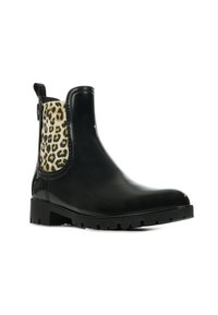 Botas de tobillo negras brillantes con un panel lateral elástico de estampado de leopardo y una tira para tirar, que cuentan con una suela texturizada para agarre y tracción.