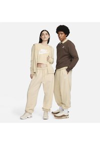 Nike Sportswear W NSW CLUB FLC MR PANT OS - Träningsbyxor - sand drift white