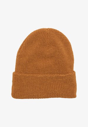 Orange strikket beanie-hue med en foldbar kant, der har et struktureret ribmønster og et blødt, varmt stof.