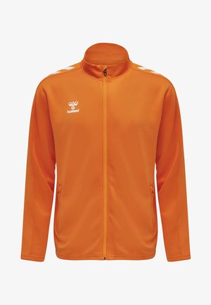 Orangene Trainingsjacke aus glattem Stoff, mit Stehkragen, durchgehendem Reißverschluss und weißen Schulterstreifen. Enthält seitliche Taschen.