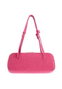 Różowa torebka zamszowa w kształcie prostokąta, z regulowanymi paskami i zamknięciem na zamek u góry. Gładka faktura bez wzorów.