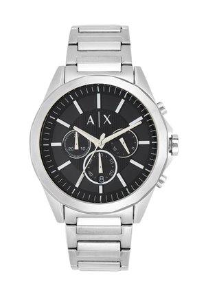 Reloj de pulsera de metal plateado con esfera negra, tres subesferas, ventana de fecha a las 6 y logotipo "A|X" debajo de las 12.
