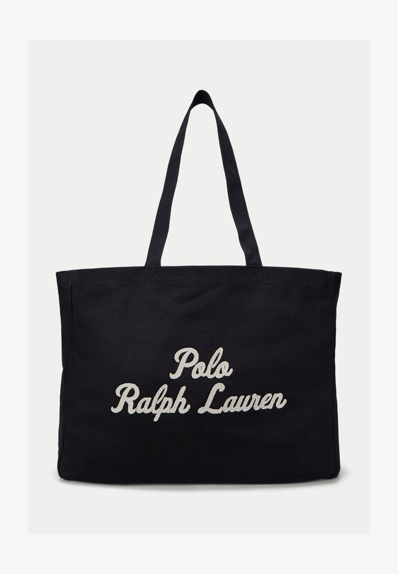 Μαύρη τσάντα ώμου με μακριές λαβές, με λευκό κεντημένο λογότυπο «Polo Ralph Lauren» στο κέντρο μπροστά.