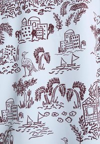 Ljusblått tyg med bruna skisser som skildrar landskap, byggnader, träd och båtar. Innehåller intrikata linjarbeten och organiska texter.