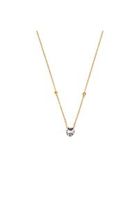 Goldene Kettenhalskette mit einem auffälligen klaren Kristallanhänger. Einfaches Design mit kleinen metallischen Akzenten entlang der Kette.