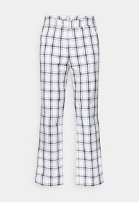 Mustvalge ruuduline pükste disain, millel on flared stiil, nuppude sulgemise ja tekstuuriga kangas. Muster sisaldab vaheldumisi õhukesi ja paksu riba.