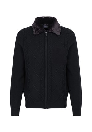 Schwarze Strickjacke mit einem Rautenmuster, ausgestattet mit einem weichen Kragen, einem Reißverschluss vorne und einer Brusttasche.