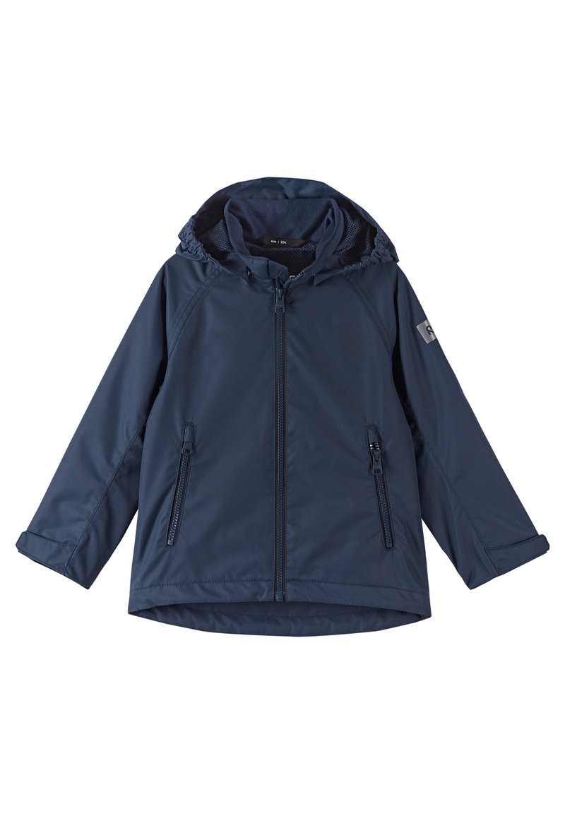 Giacca impermeabile blu navy con cappuccio, zip frontale, due tasche frontali e polsini a costine; tessuto liscio e leggero; cuciture rinforzate.