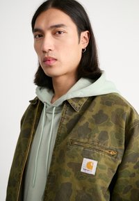 Carhartt WIP DUCK DETROIT  - Veste légère - green/office green garment dyed
