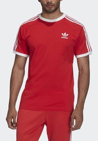 adidas Originals STRIPES TEE UNISEX - Marškinėliai su spaudiniu - red