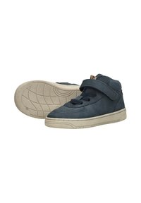 Donkerblauwe leren hoge sneakers met een klittenbandsluiting en veters, voorzien van een gemêleerde rubberen zool en gestikte accenten.