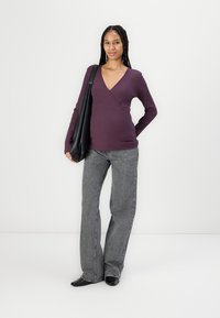 Vero Moda Maternity VMMTESSA WIDE BELT  - Traperice opuštenog kroja - medium grey denim