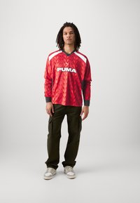 Puma FOOTBALL LONGSLEEVE - Langarmshirt - intense red