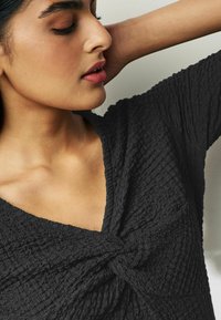 Next TWIST  FRONT - Långärmad tröja - black