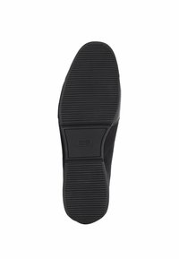 Černá podrážka boty s vodorovnými a svislými rýhami pro lepší přilnavost, s hladkým okrajem a logem vyraženým blízko středu.