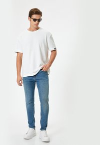 Koton JUSTIN - Vaqueros pitillo - blue denim