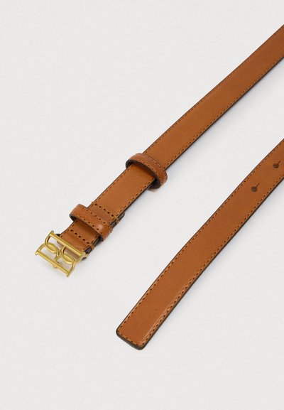 Ζώνη από δέρμα ταμπά με λεία υφή, χρυσή μεταλλική αγκράφα και πολλαπλές τρύπες ρύθμισης. Διαθέτει κομψό σχέδιο και περιθώρια ραμμένα προσεκτικά.