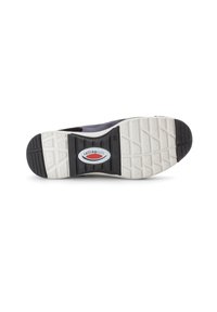 Suola in gomma di una scarpa con un design nero e bianco testurizzato, caratterizzata da un tacco arrotondato, un'accente rossa e un logo del marchio incorporato.