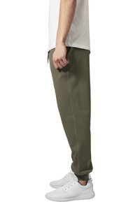 Urban Classics BASIC SWEATPANTS - Pantaloni de trening - olive