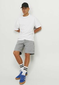 Jack & Jones LOOSE FIT  - Kratke hlače iz džinsa - griffin